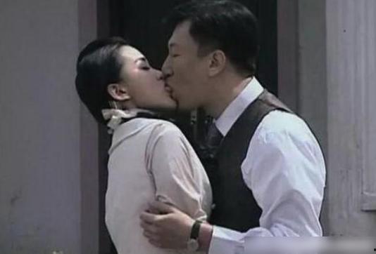 王珂女演员吻戏视频,激情演绎引观众热议